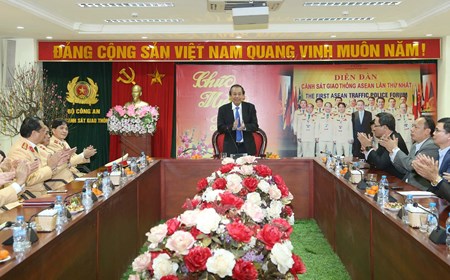 Phó Thủ tướng Thường trực thăm, kiểm tra các đơn vị thuộc Bộ Công an